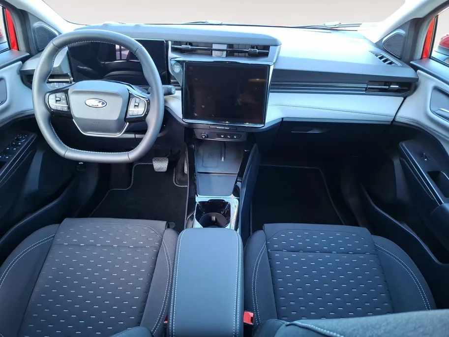Ford Puma Gen-E 46,8 kWh | Winterpack | Afn. Trekhaak | Driver assistancepack | 17' Lichtmetaal | 360Camera | Adaptive Cruisecontrol | Dodehoekdetectie | Led verlichting | Apple Carplay&Android Auto | Nieuw te bestellen |