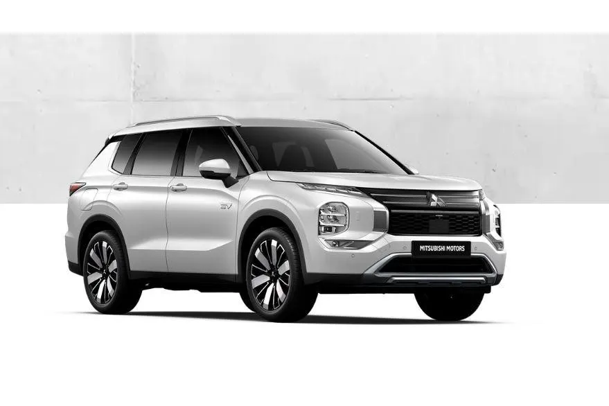 Mitsubishi Outlander 2.4 PHEV Instyle+ € 5.000 euro korting eigen voorraad| 8 jaar garantie| Snel leverbaar | Totaalprijs op is op.m26