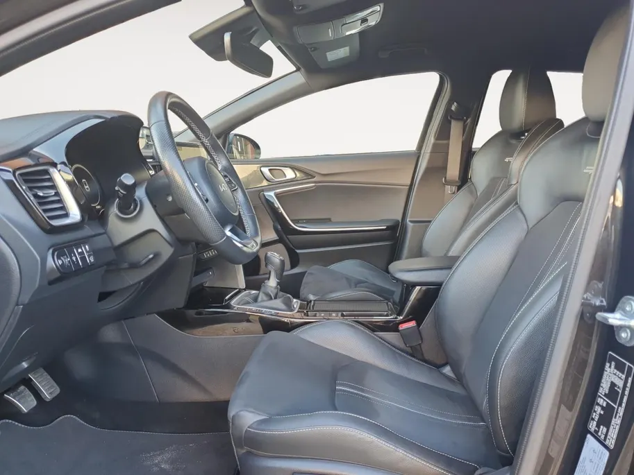 Kia ProCeed 1.5 T-GDi GT-Line | Stoel en stuurverwarming | Navigatie | Elektrische achterklep | Camera | Climate control | Apple Carplay / Android Auto |