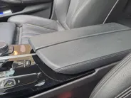 BMW 5 Serie Touring 530e xDrive M SPORT | Pano | Harman Kardon | 360 Camera | Head up | Elektrisch Wegklapbare Trekhaak | Voorstoelen verwarmd | Navigatie | Apple Carplay/Android Auto | Leer