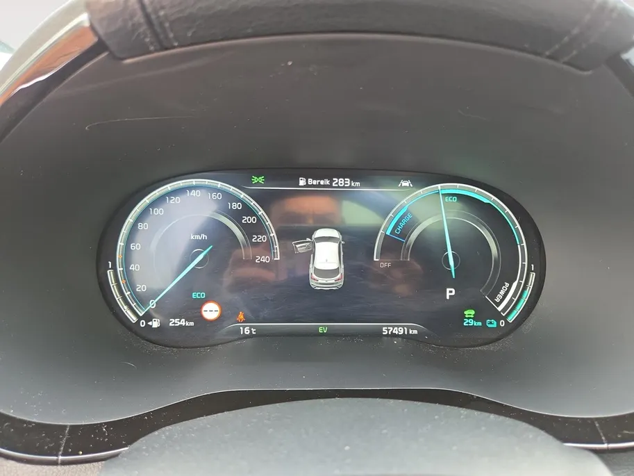 Kia XCeed 1.6i PHEV ExecutiveLine 1e Eigenaar | Dealer Onderhouden | Meest luxe uitvoering | Fabrieksgarantie | Stoelverwarming en Ventilatie | Carplay & Android | Camera | Dodehoek Detectie | Leder | Cruise Control Adaptief | Panorama Dak |