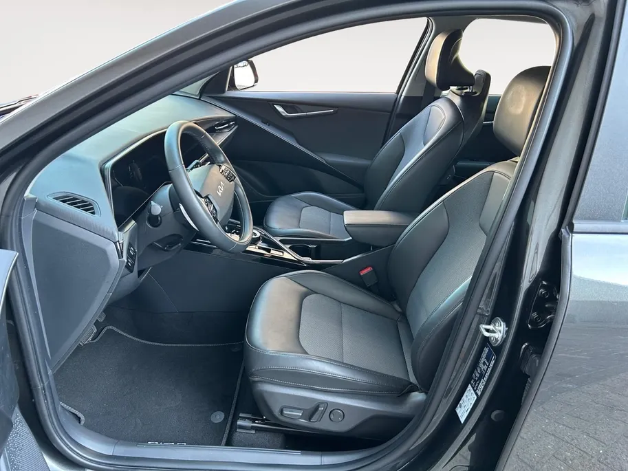 Kia Niro 1.6 GDi Hybrid DynamicLine Edition | Elektrisch Verstelbare Bestuurdersstoel | Dodehoekdetectie | Apple Carplay / Android Auto | Navigatiesysteem | Licht + Regensensor | Parkeersensoren Voor + Achter | Camera Achter | Cruise Control Adaptief | Rijstrookse
