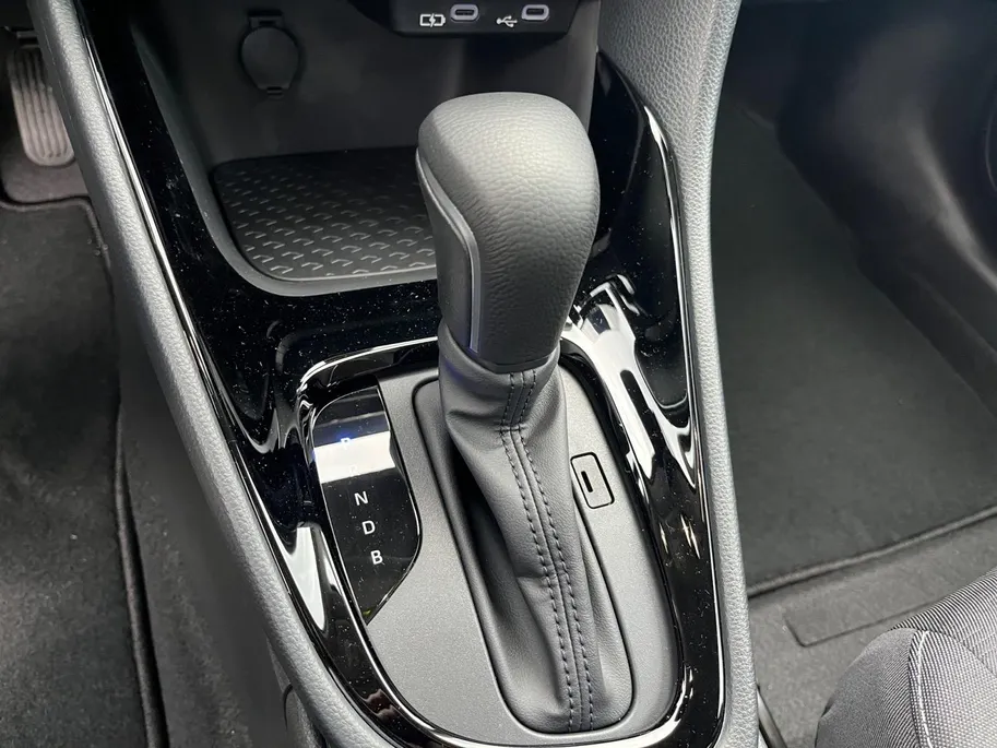 Toyota Yaris 1.5 Hybrid 115 Comfort | Parkeercamera | Climate control | Apple Carplay/Android Auto | Adaptive cruise control | LM-Velgen