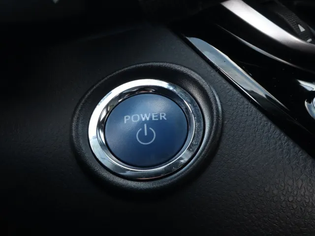 Toyota C-HR 1.8 Hybrid Style Bi-tone | Stuur en stoelverwarming | Blindspot | Trekhaak
