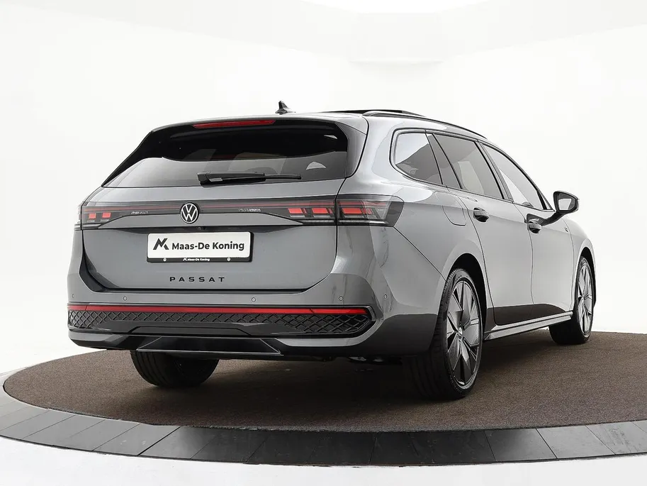 Volkswagen Passat Variant R-Line Edition 1.5 eHybrid 272 PK versn. DSG · Assistance Pakket Plus · Black Style Pakket Plus · Multimedia Pakket Plus · Trekhaak inklapbaar, met elektrische ontgrendeling, incl. Trailer Assist ·