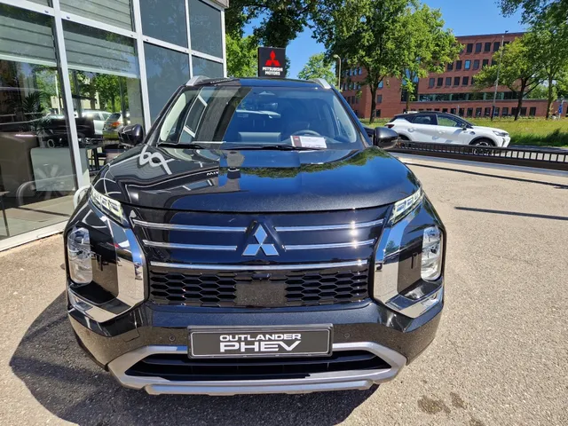 Mitsubishi Outlander 2.4i PHEV First Edition ( meerdere kleuren op voorraad )