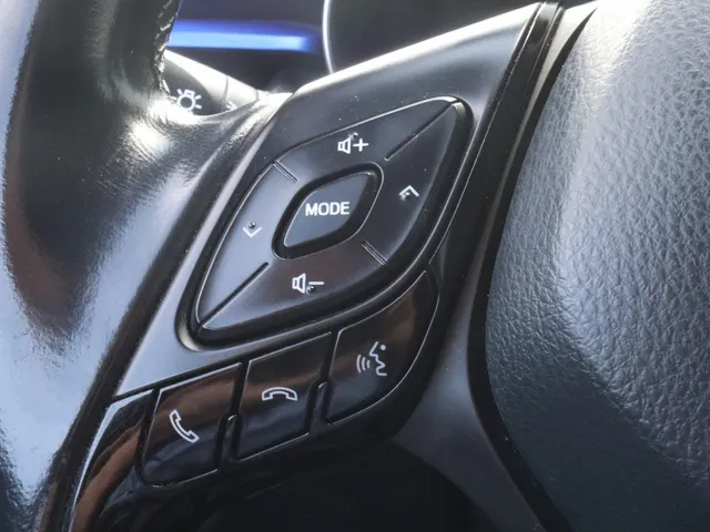 Toyota C-HR 1.8 Hybrid Bi-Tone Trekhaak | Leder | Blindspot | Stoelverwarmin
