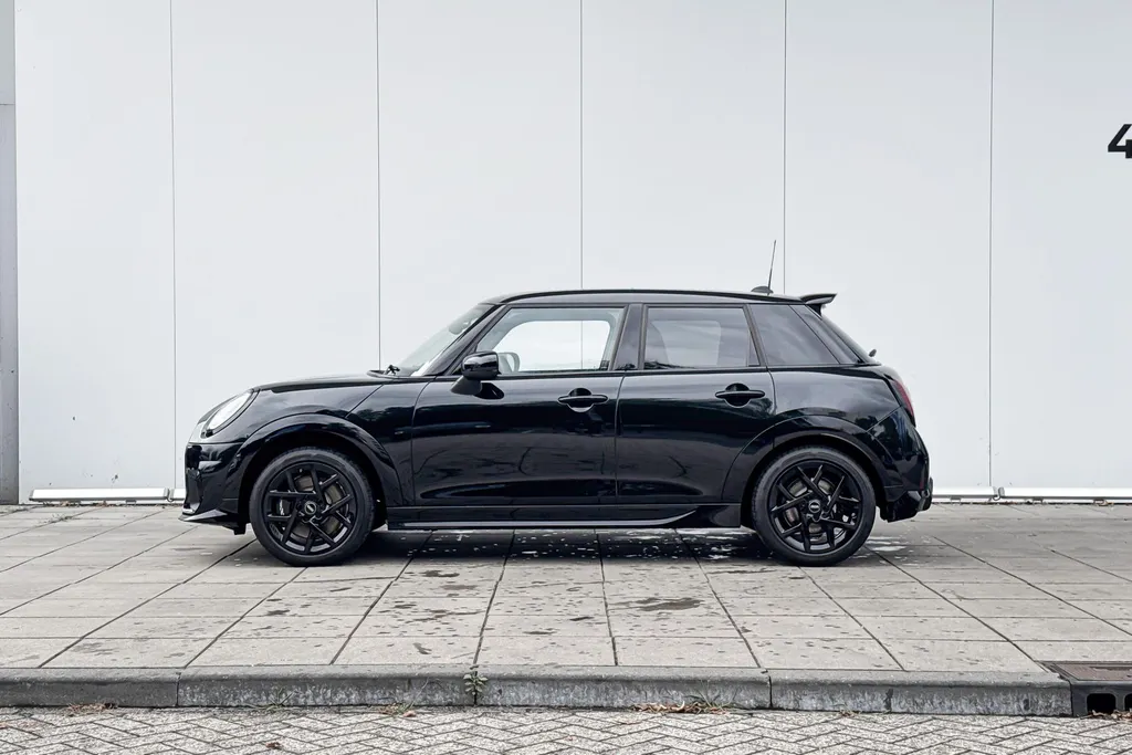 MINI Cooper 5-deurs 1.5 Cooper C John Cooper Works M