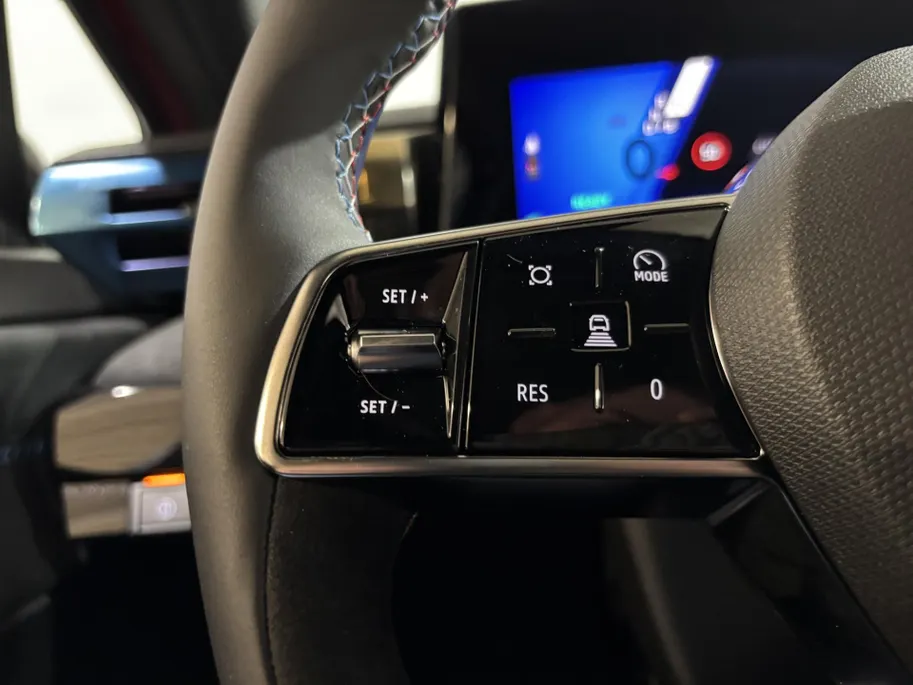 Renault Clio 160PK Hybrid Esprit Alpine Automaat | DEMO | Harman Kardon Audio | 360 Camera | Adaptive Cruise Control | Stoelverwarming | Apple CarPlay/Android Auto | Climate Control | Full LED | Lichtmetalen Velgen | Sportstoelen |