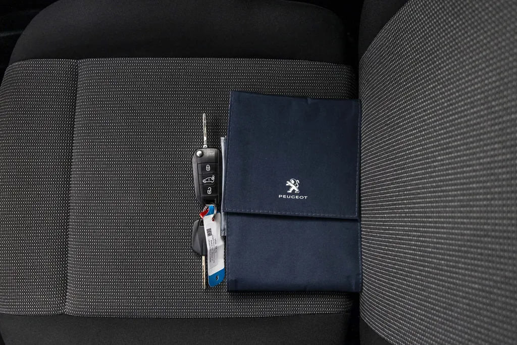 Peugeot Partner 1.5 BlueHDI Pro Long EX.BTW | Inclusief Imperial met ladderrol | All Season banden |