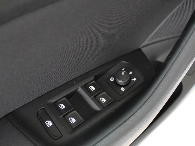 Volkswagen Passat Variant 1.5 TSI DSG Comfortline Navigatie | Camera | Trekhaak | Stoelverwarming