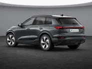 Audi Q6 e-tron S edition 83 kWh 252 PK · Trekhaak elek. wegklapbaar · Optiekpakket zwart · Zwart lederen S-line bekleding