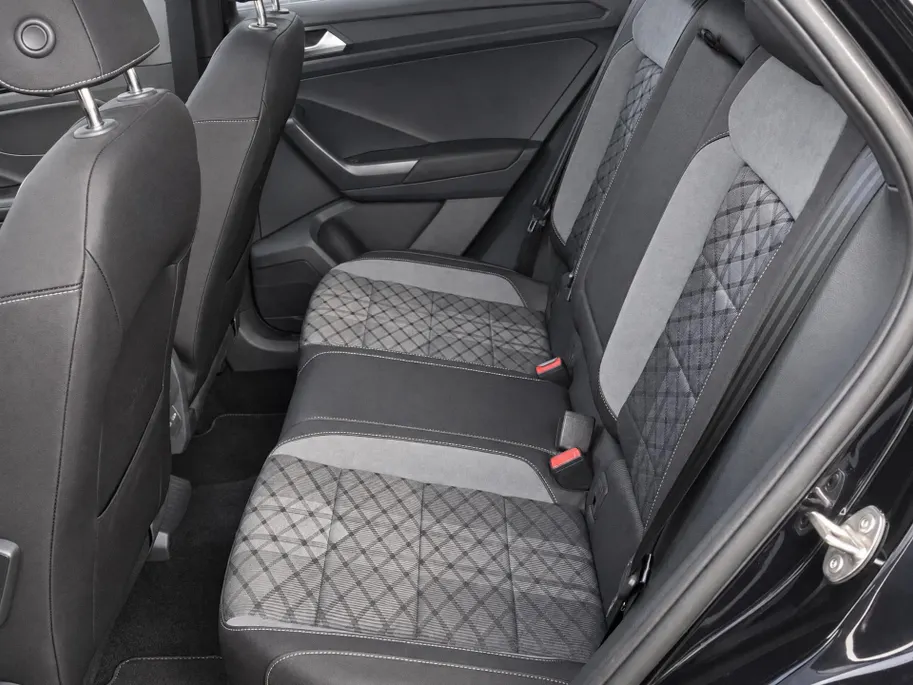 Volkswagen T-Roc 1.5TSI/150PK R-Line Black Style · Panoramadak · Apple/Android Car Play · Camera + Parkeersensoren · Stoelverwarming ·  Garantie t/m 07-08-2027