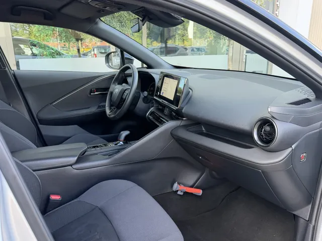 Toyota C-HR 2.0 PHEV 220 Dynamic Bi-Tone | All Seasons |