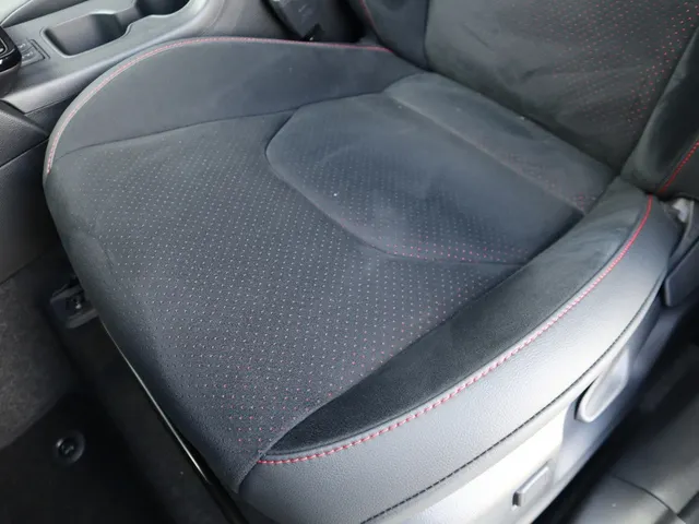 Toyota Corolla Cross Hybrid 180 GR Sport | Stoel/Stuur Verwarming | Blindspot