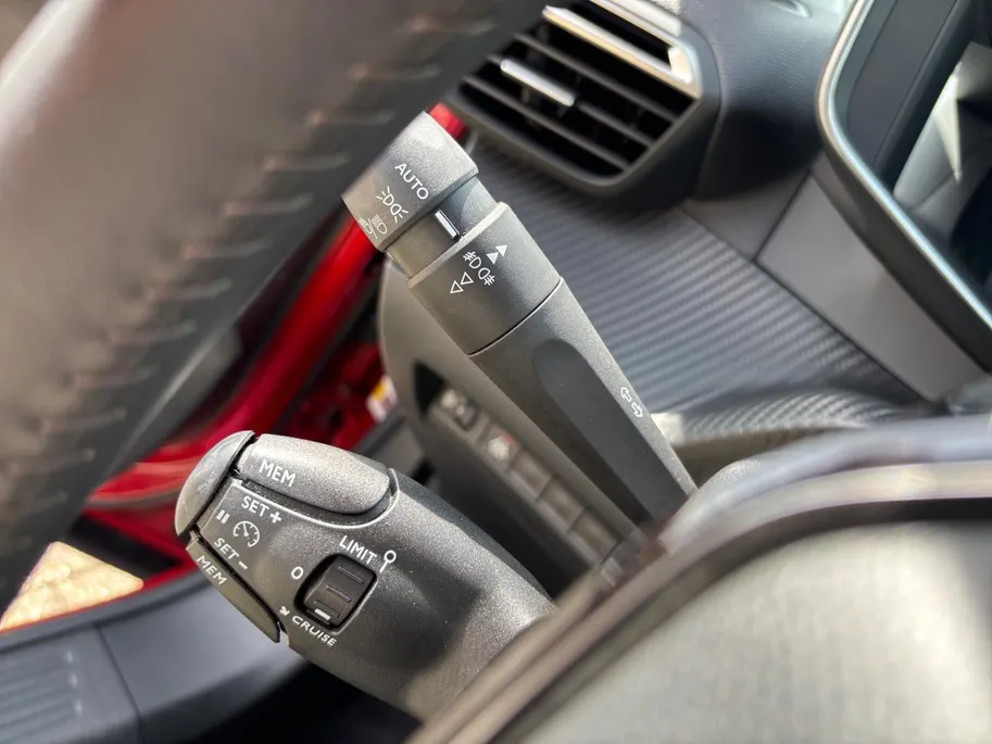 Peugeot e-2008 EV Allure Pack 50 kWh | Stoelverwarming | Cruise | Camera