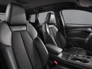 Audi Q4 Q4 S edition performance 82 kWh 286 PK · Trekhaak elek. wegklapbaar · Optiekpakket zwart · Opberg- en bagageruimtepakket