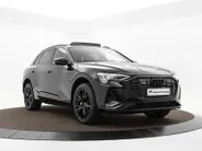 Audi e-tron 55 quattro S edition 95 kWh 408pk SOH 95,1 % · Panoramadak · Camera · Luchtvering · Elek. Stoelen + Geheugen · Afneembare Trekhaak · Matrix LED · Keyless ·