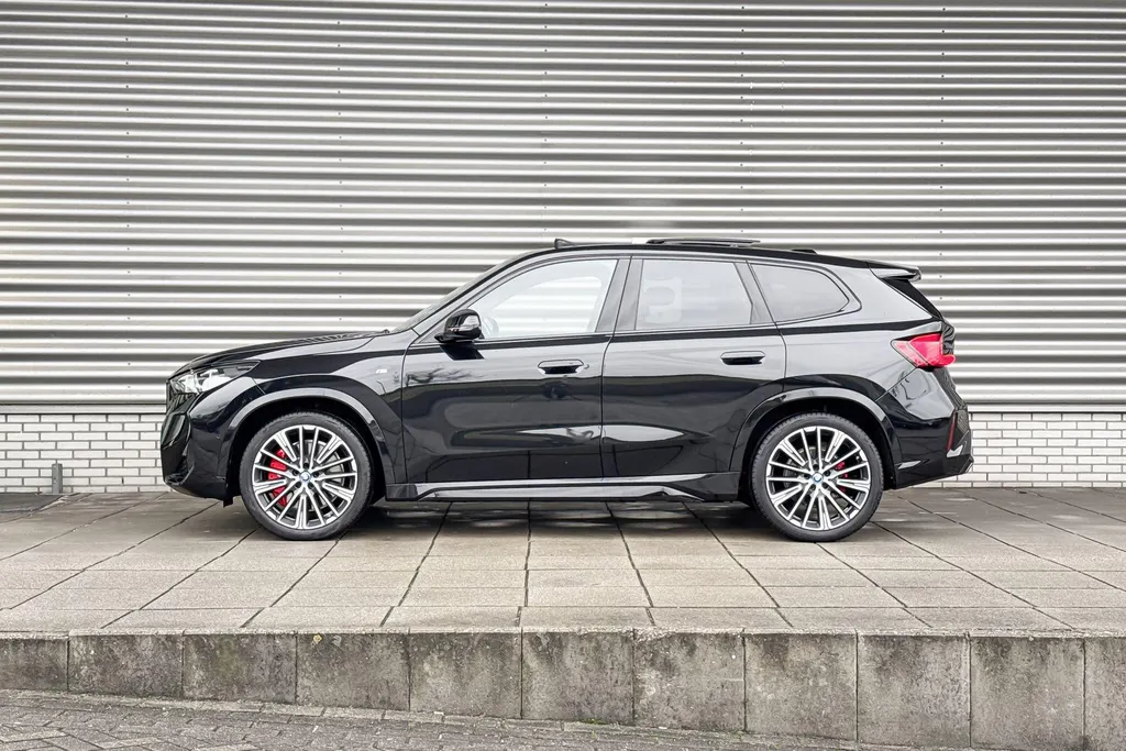 BMW iX1 xDrive30 67 kWh