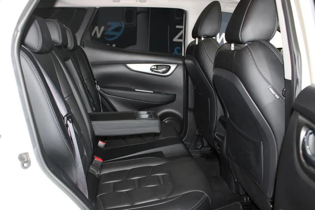 Nissan QASHQAI 1.3 DIG-T Premium Edition | Nappa lederen bekleding | Trekhaak | 1500kg trekgewicht | Pro-pilot | 360grd camera | PDC voor en achter | Climate controle | All season banden | Stoel verwarming |