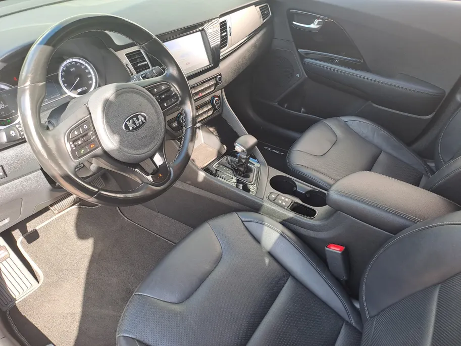 Kia Niro 1.6 GDi Hybrid ExecutiveLine Leer | Automaat | Trekhaak | Navi | Camera | Voorstoelen verwarmd |  stuur verwarmd | Cruise control adaptief
