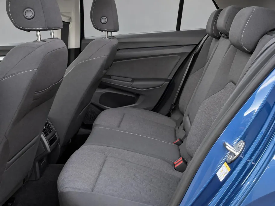 Volkswagen Golf 1.5 eHybrid 204pk DSG Life Edition · Camera · Keyless · Apple/Android Car Play · Stoelverwarming · Apple/Android Car Play · Garantie t/m 17-05-2030 of 100.000km