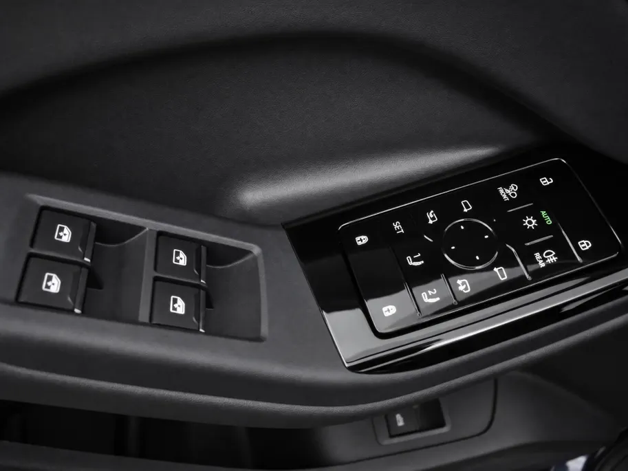 Audi Q6 e-tron Launch edition quattro 100Kwh 388 PK · Panorama dak · Assistentiepakket Veiligheid · Tech Pro