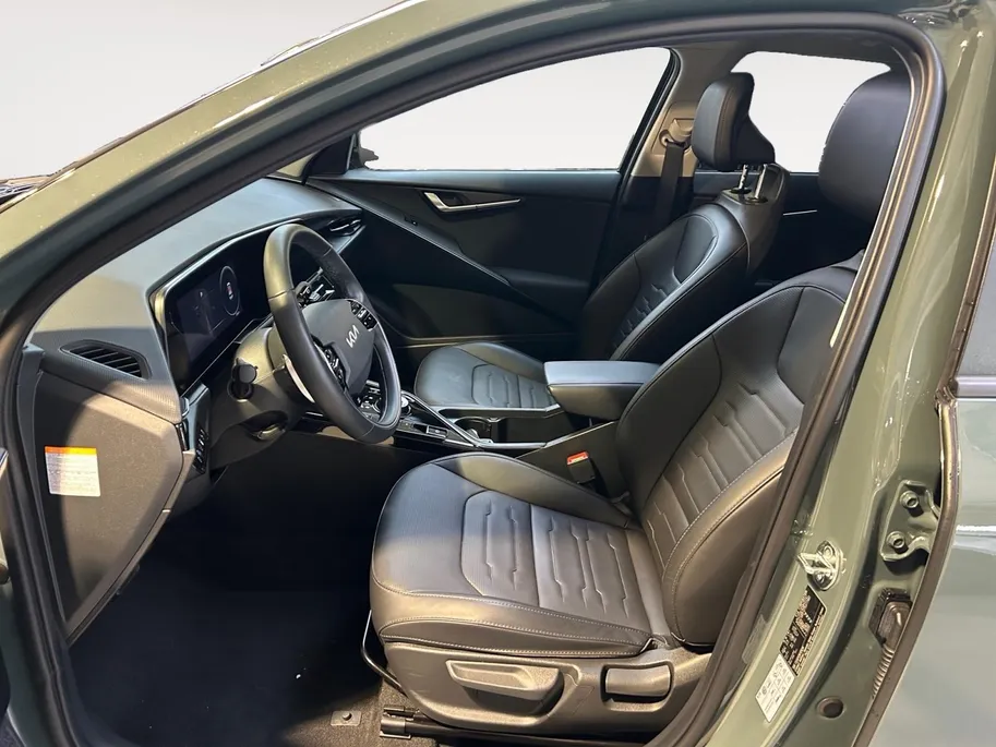 Kia Niro 1.6 GDi PHEV DynamicPlusLine | Apple Carplay / Android Auto | Navigatiesysteem | Stoel  + Stuurverwarming | Elektrisch Schuif / Kanteldak | Licht + Regensensor | Parkeersensoren Voor + Achter | ParkeerCamera  Achter | Elektrisch Bedienbare Achterklep | 18