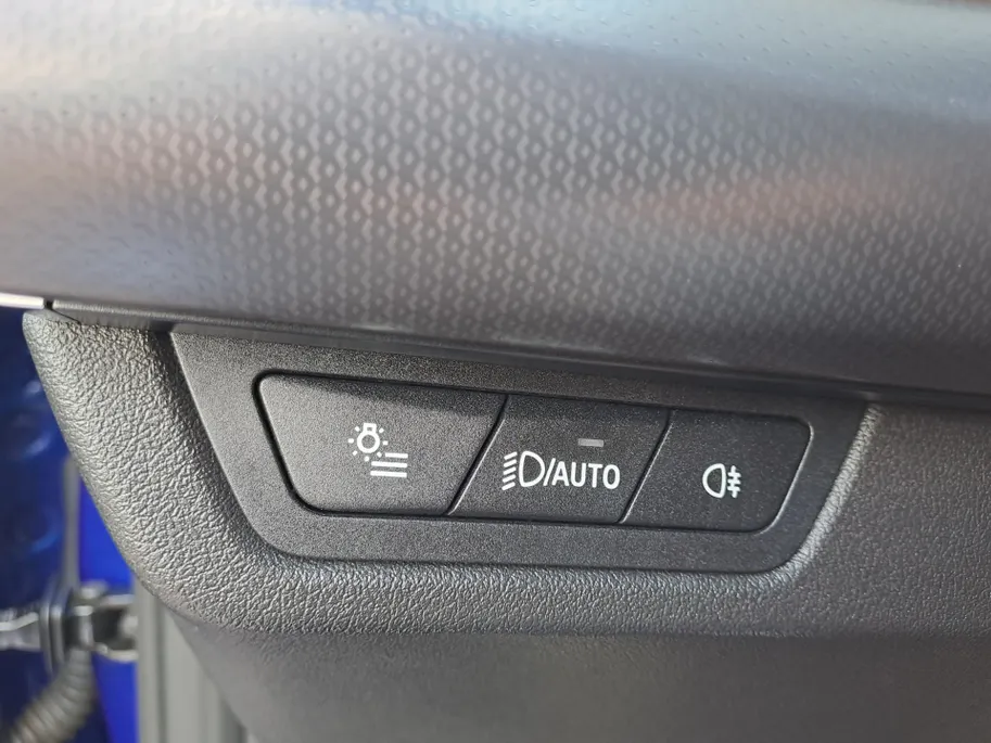BMW 2 Serie Active Tourer 220i AUTOMAAT | Sensoren | Navigatie | Cruise | 360 Camera | Head-up display | Elektrisch verstelbare stoel | Apple Carplay/Android Auto