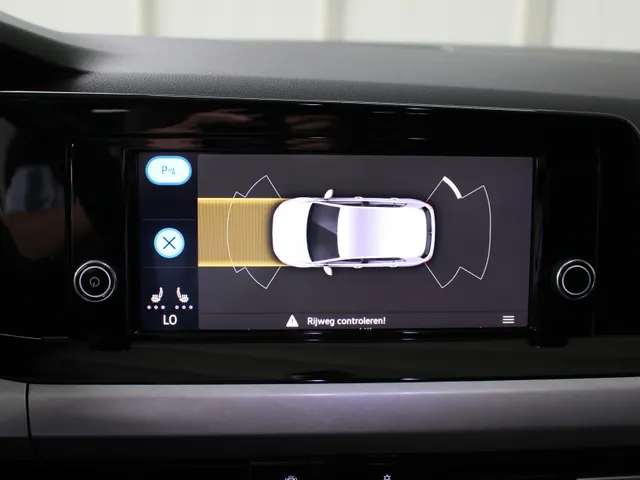 Volkswagen Golf 1.0 TSI Life Apple Carplay | Android Auto | PDC voor en achter | Cruise control