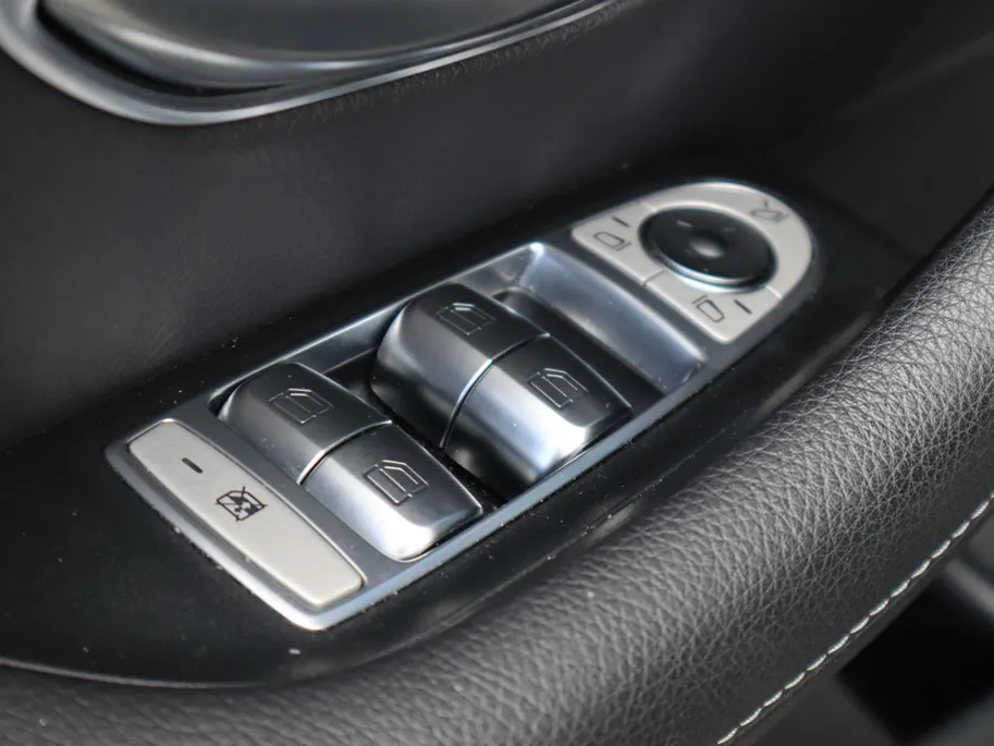 Mercedes-Benz E-Klasse 300 e Business Solution AMG l Keyless l Achteruitrij camera l Stoelverwarming l Dodehoekassistand