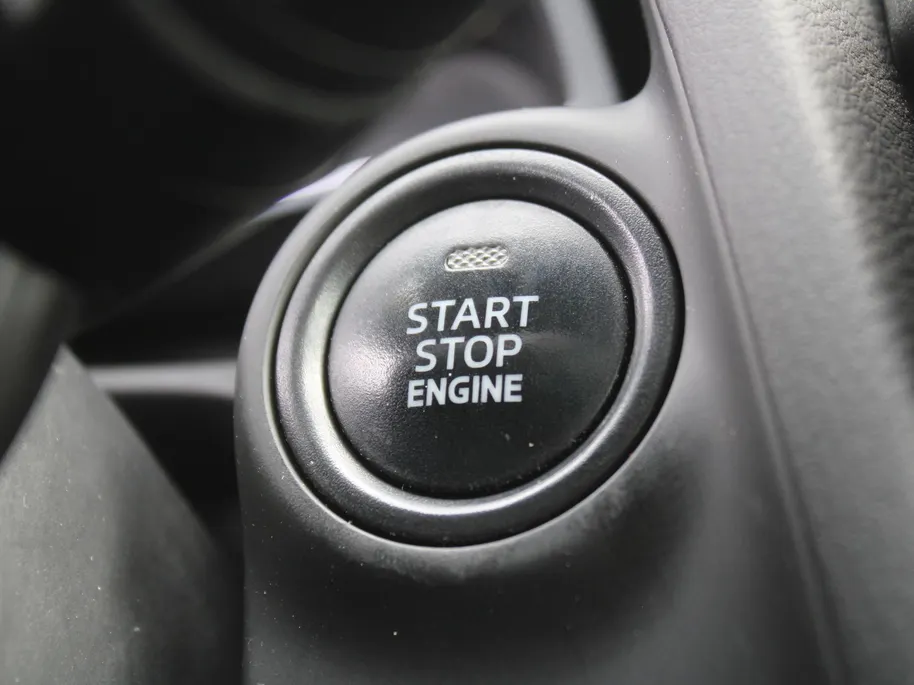 Mazda 2 1.5 Skyactiv-G GT-M | Trekhaak | Camera | Stoelverwarming | 16' LM | Navi | Cruise | Clima | Dodehoek detectie | LED | HUD |