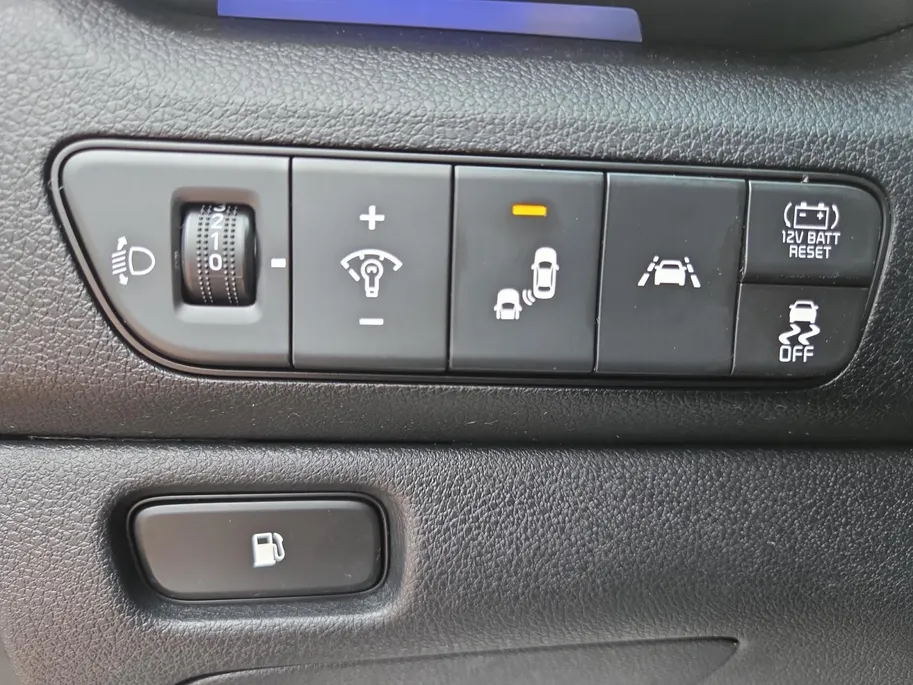 Kia Niro 1.6i Hybrid DynamicPlusLine Dealer onderhouden | Trekhaak | Stoel/stuurverwarming | Dodehoek detectie | Leder | Camera | Carplay & Android | Cruise Control Adaptief | Fabrieksgarantie t/m 23-9-2027 | NAP