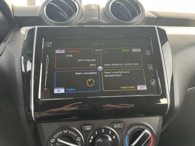 Suzuki Swift 1.2 Select Smart Hybrid | Armsteun | Apple Carplay & Android Auto | 16' LM Velgen | Airco | Dealer onderhouden