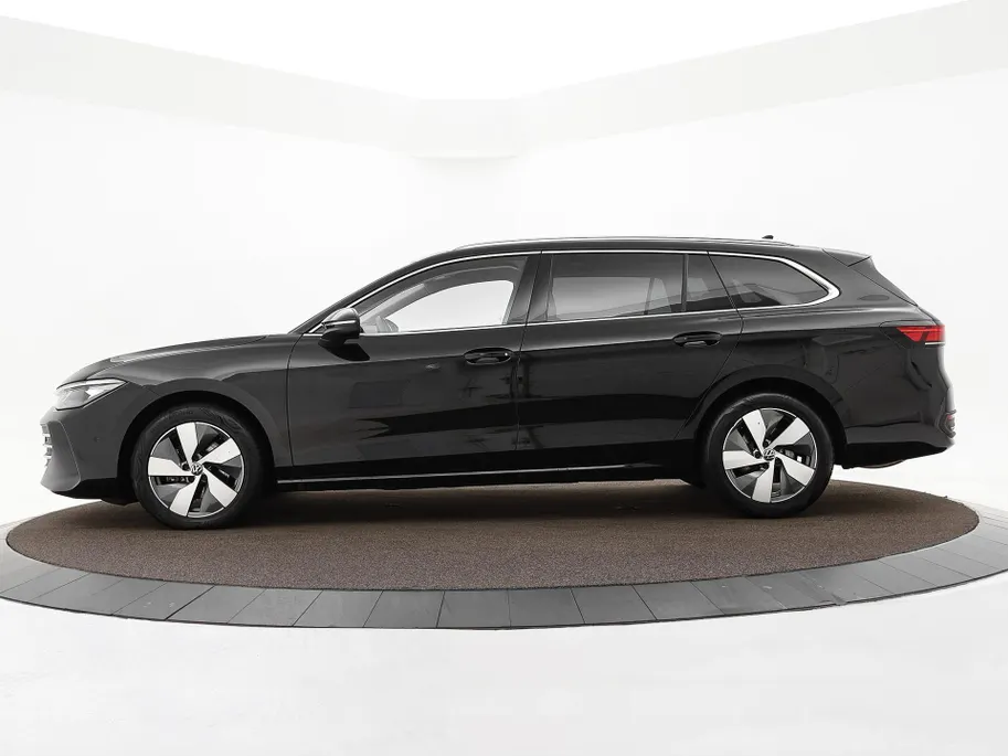 Volkswagen Passat Variant 1.5 eTSI 150pk DSG Business · Camera · Stuur- & Stoelverwarming · Apple/Android Car Play · Massagefunctie Voorstoelen · Garantie t/m 11-06-2028 of 100.000km
