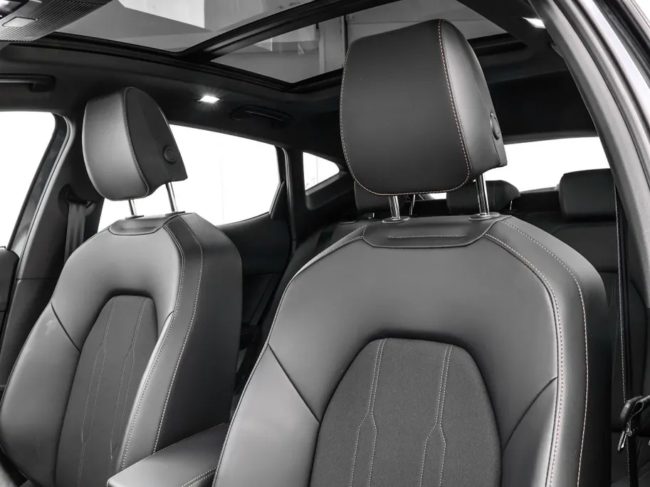 CUPRA Formentor 1.4 TSI e-Hybrid 204pk DSG Essential Limited · Panoramadak · Camera · Elek. Achterklep · Apple/Android Car Play · Keyless ·