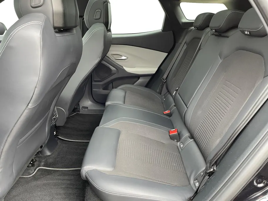 Ford Explorer Premium Extended Range RWD 77 kWh | Full Option | Black uitvoering | Trekhaak | Dealer onderhouden | AGR stoelen 12-wegs verstelbaar 21 inch wielen | Panoramadak | 1e eigenaar |