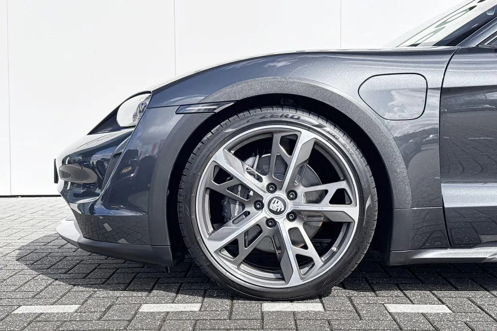 Porsche Taycan Cross Turismo 4 93 kWh