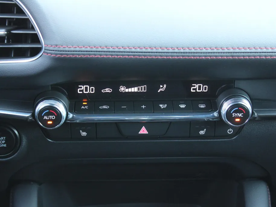 Mazda 3 2.0 e-SkyActiv-X M Hybrid 186 Homura | Stoelverwarming | Camera | Dodehoek detectie | HUD | 18' LM | LED | Cruise adapt. |
