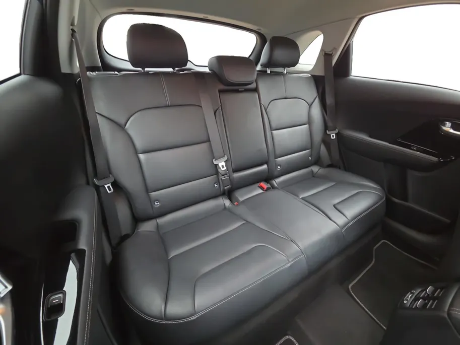 Kia Niro 1.6i Hybrid DynamicPlusLine Dealer onderhouden | Trekhaak | Stoel/stuurverwarming | Dodehoek detectie | Leder | Camera | Carplay & Android | Cruise Control Adaptief | Fabrieksgarantie t/m 23-9-2027 | NAP