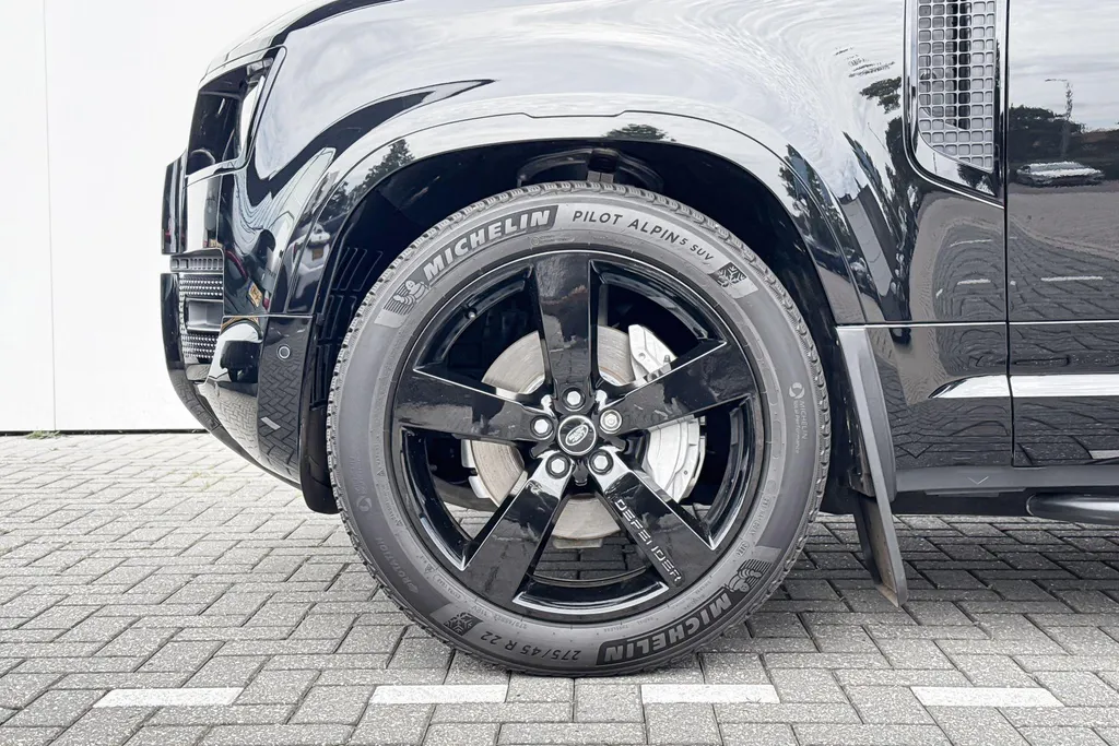 Land Rover Defender 110 2.0 P300e 110 X-Dynamic HSE