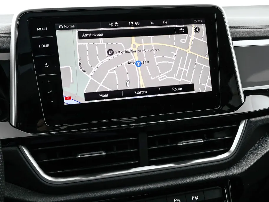 Volkswagen T-Roc 1.5TSI/150PK R-Line Business+ · Panoramadak · Trekhaak · Camera · Apple/Android Car Play · Navigatie · Stoelverwarming · Garantie t/m 09-10-2027 of 100000km.