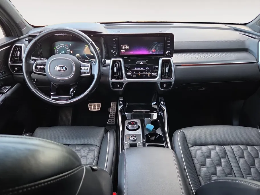 Kia Sorento 1.6 T-GDI Plug-in Hybrid 4WD ExecutiveLine 7p. | Navi | Clima | 360° Camera | Stoelventilatie | Stoel-/Stuurverwarming | Cruise Control | Keyless Entry | 7-Persoons