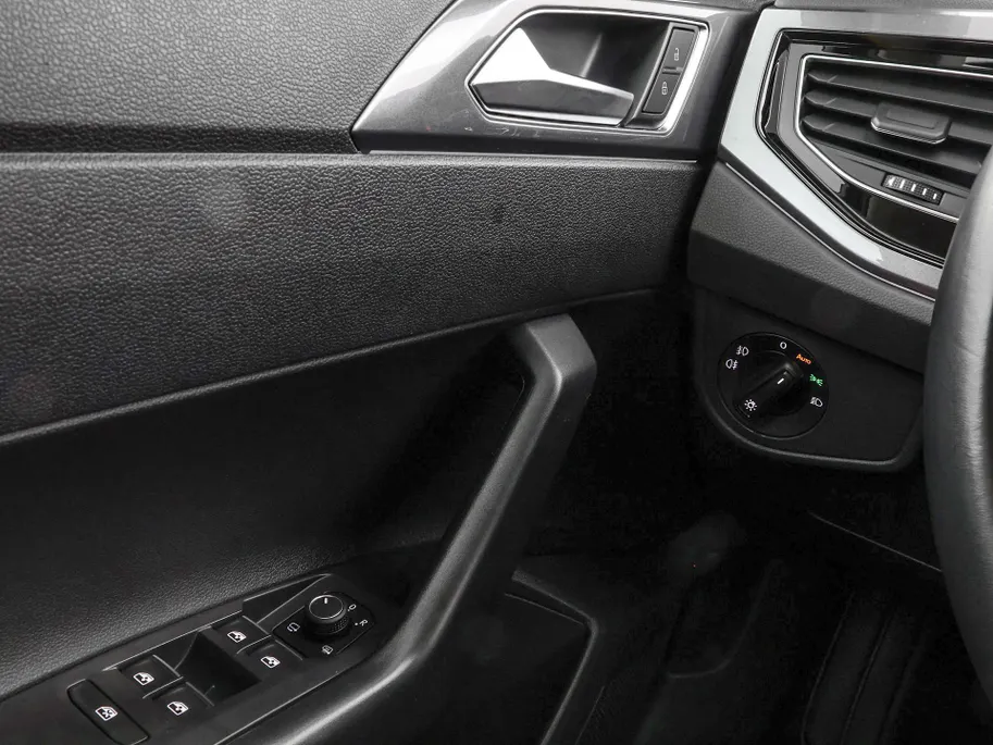 Volkswagen Polo 1.0 TSI 95pk DSG Style · Camera · Apple/Android Car Play · Stoelverwarming · IQ.Light · 15'' Inch ·