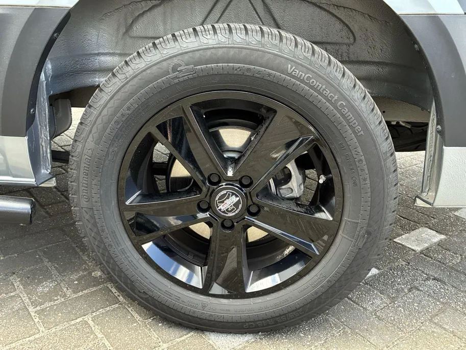 Volkswagen Bedrijfswagens Crafter Bedrijfswagens 35 Trendline 2.0 TDI 140pk L3H3 · 18' LM velgen · Trekhaak · Sidebars · Achterdeurspoiler · Voorspoiler · Camera · Apple/Android Car Play · Navigatie