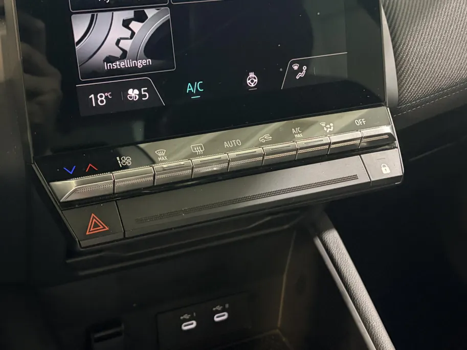 Renault Captur 145PK E-Tech Full Hybrid Esprit Alpine Automaat | Harman Kardon Audio | Stuurwielverwarming | 360 Camera | Parkeersensoren | Apple CarPlay/Android Auto | Navi | Climate Control | Adaptive Cruise Control |