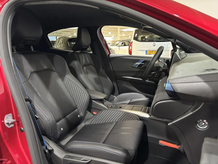 Renault Clio 160PK Hybrid Esprit Alpine Automaat | DEMO | Harman Kardon Audio | 360 Camera | Adaptive Cruise Control | Stoelverwarming | Apple CarPlay/Android Auto | Climate Control | Full LED | Lichtmetalen Velgen | Sportstoelen |