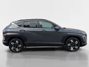 Hyundai Kona 1.6 GDI HEV Premium Sky | Schuif-/kanteldak | Navigatie | Apple Carplay/ Android auto |  360 camera | Stuur-/Stoelverwarming | Stoelventilatie | DEALER AUTO!!