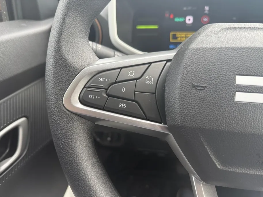 Dacia Spring Extreme 65 26.8 kWh AUTOMAAT AIRCO CAMERA CRUISE CONTROLE APPLE CARPLAY ANDROID AUTO ZEER MOOIE AUTO DEMONSTRATIEAUTO VRAAG NAAR DE KMSTAND
