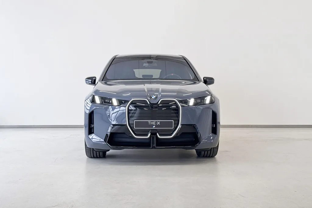 BMW iX xDrive M70